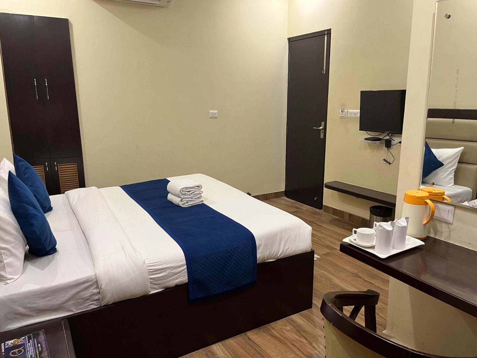 Hotel Mayur Palace Агра Экстерьер фото