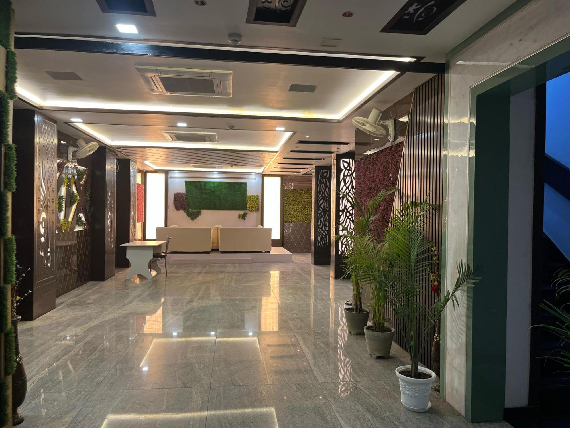 Hotel Mayur Palace Агра Экстерьер фото